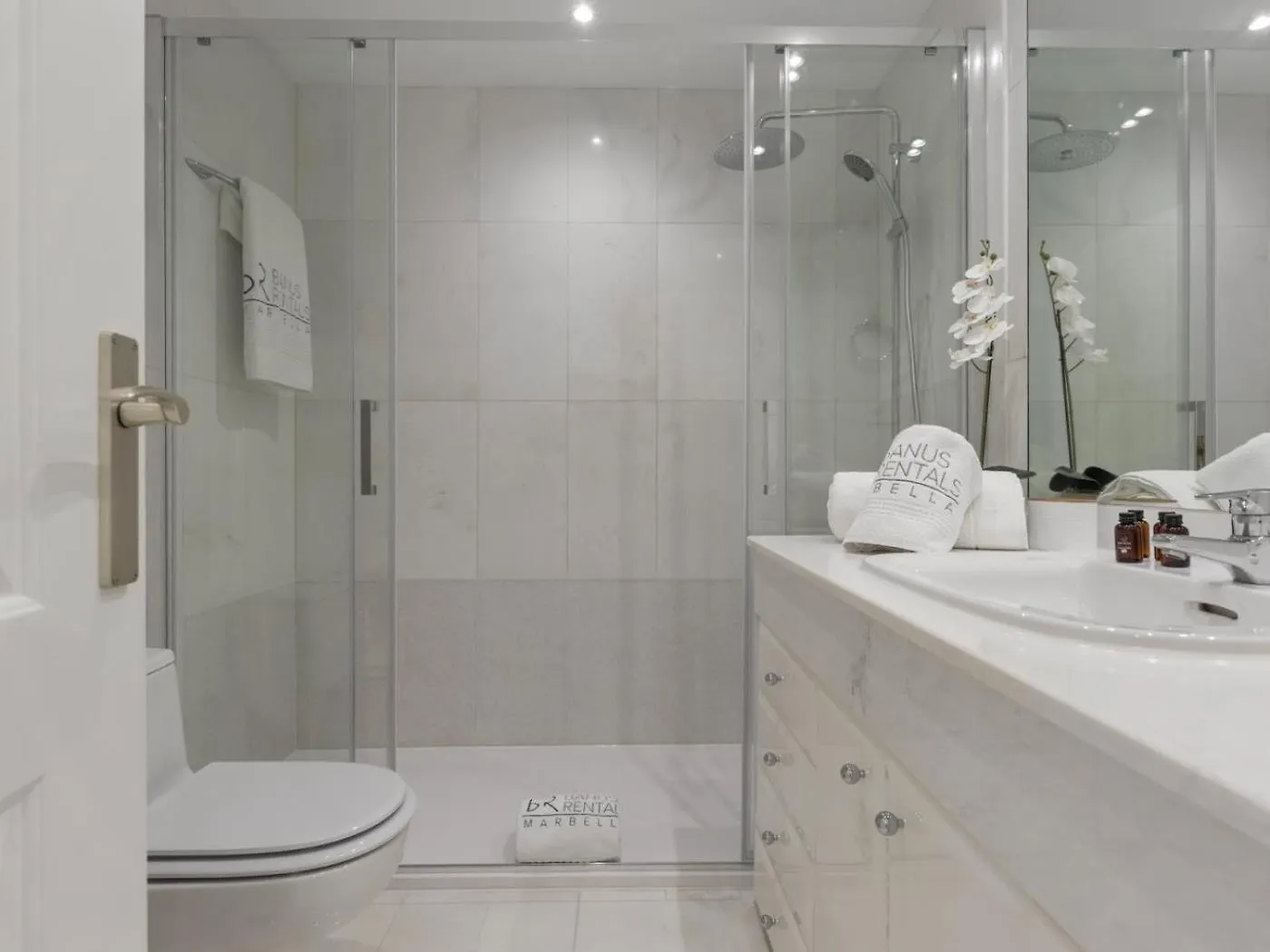 Beach Puerto Banus 3 Bedroom Apartment Marbella