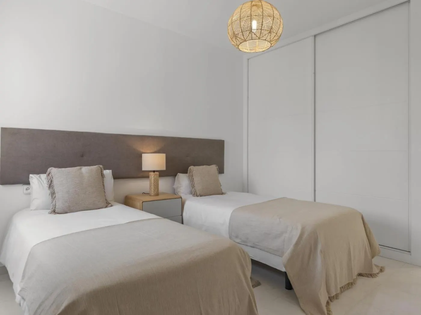 Beach Puerto Banus 3 Bedroom Apartment Marbella