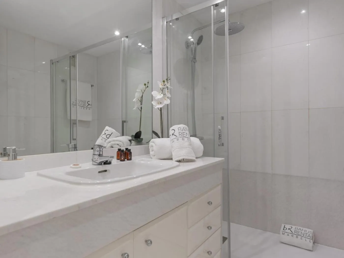 Beach Puerto Banus 3 Bedroom Apartment Marbella